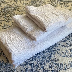 White King Quilt Set